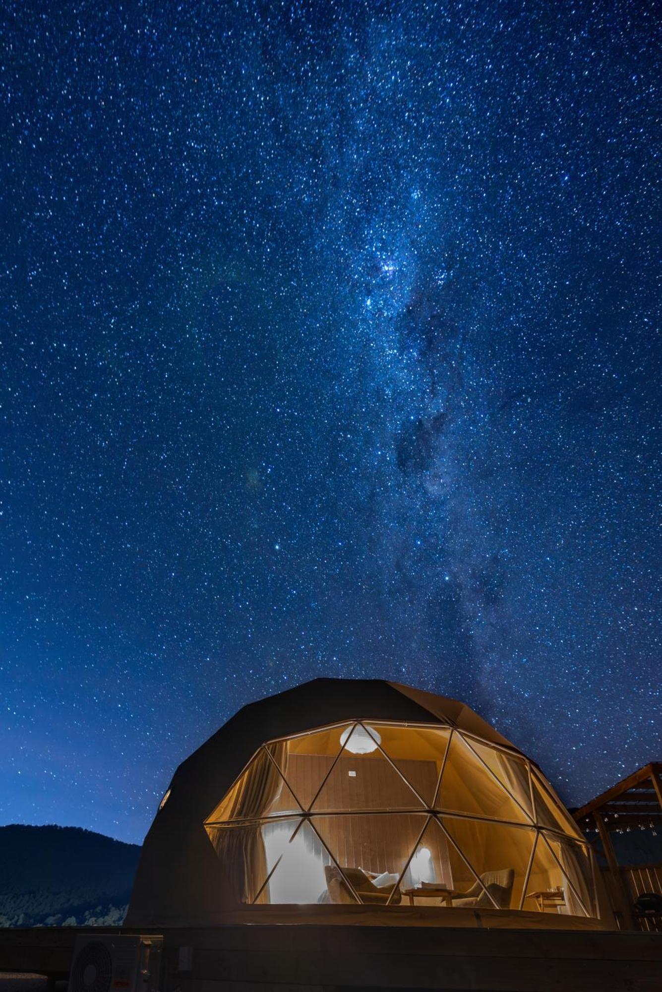 Luxury tent Mount Gnomon Farm Penguin